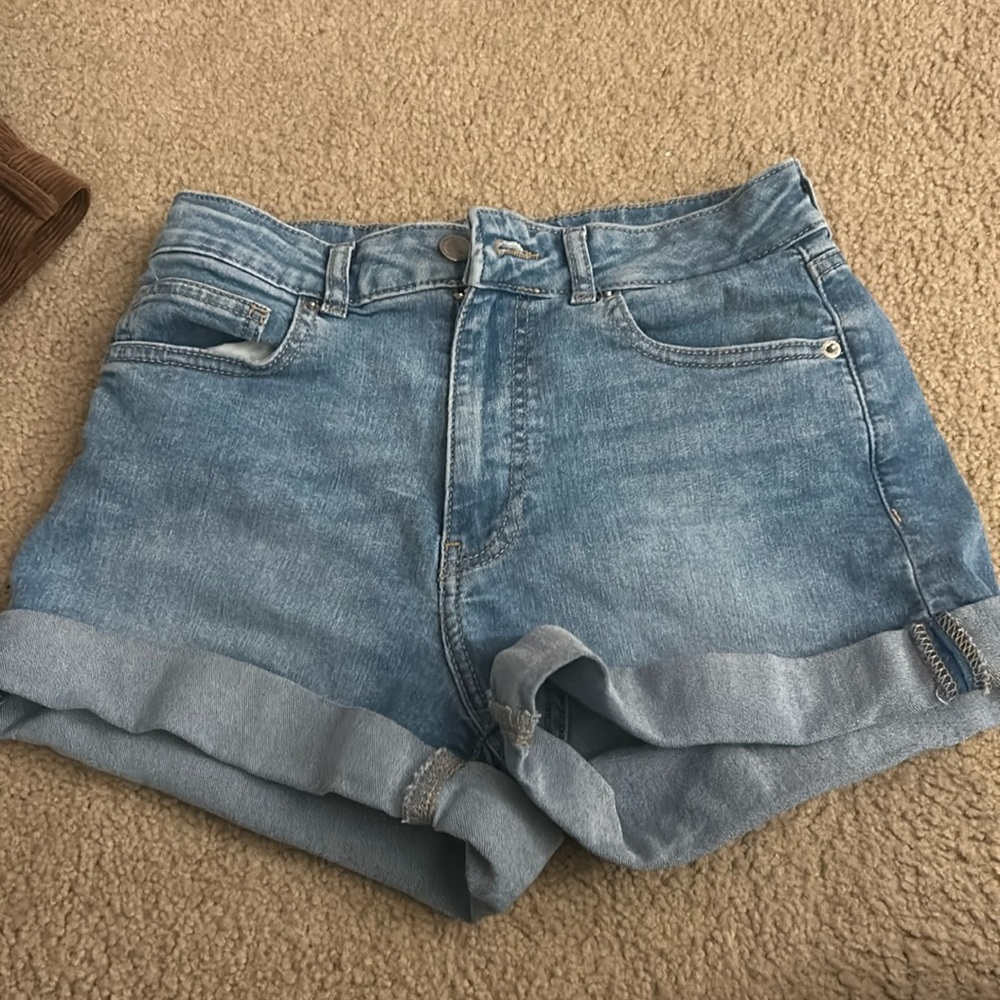 Forever 21 Size 27 Light Wash High Waist Shorts